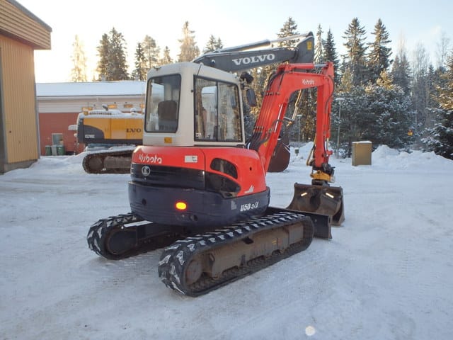 Kaivinkone 5000kg Kubota U50-3 kumitelakaivinkone engcon pyörittäjällä