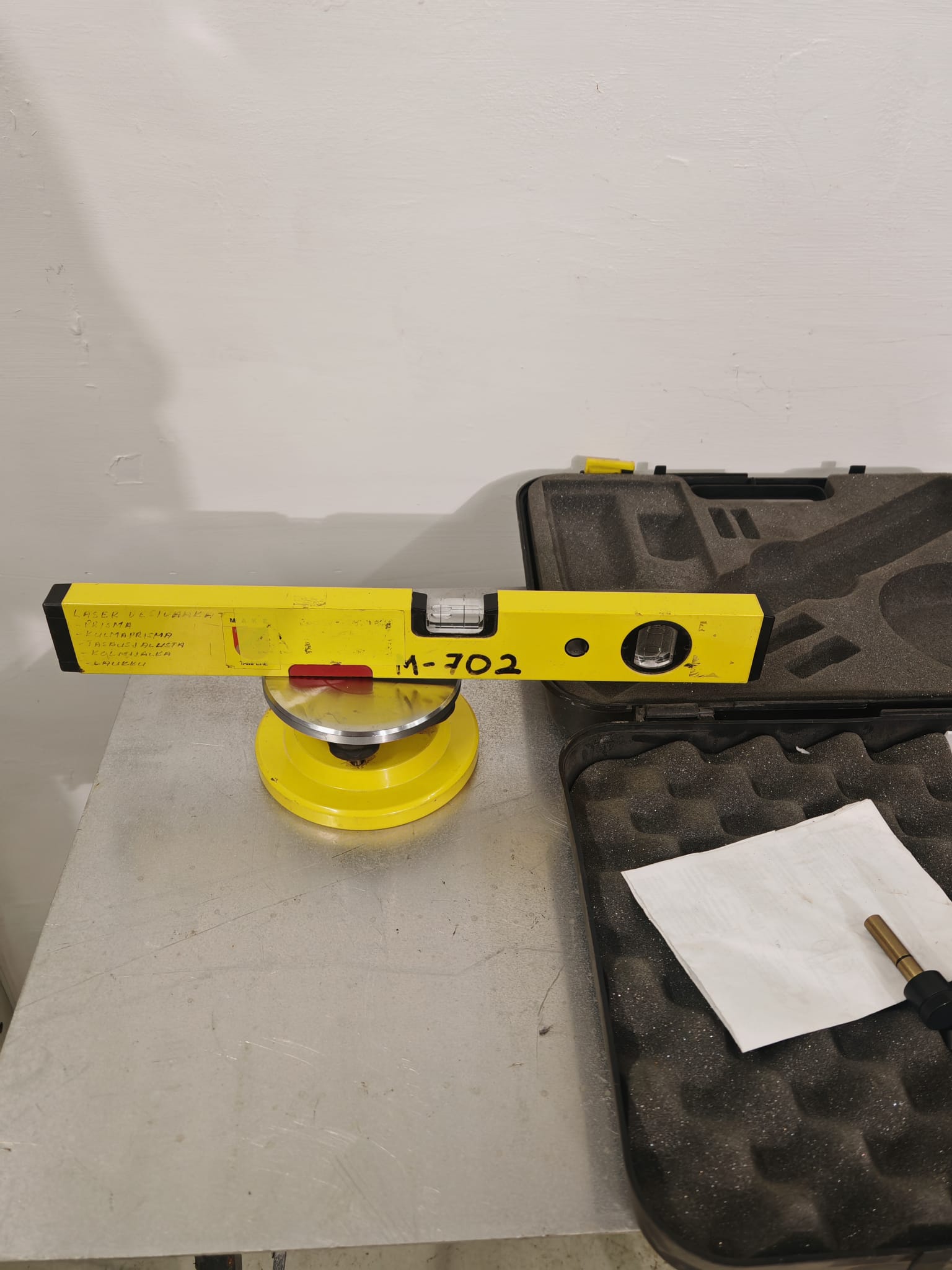 Laservesivaaka tasaavalla alustalla vuokralle