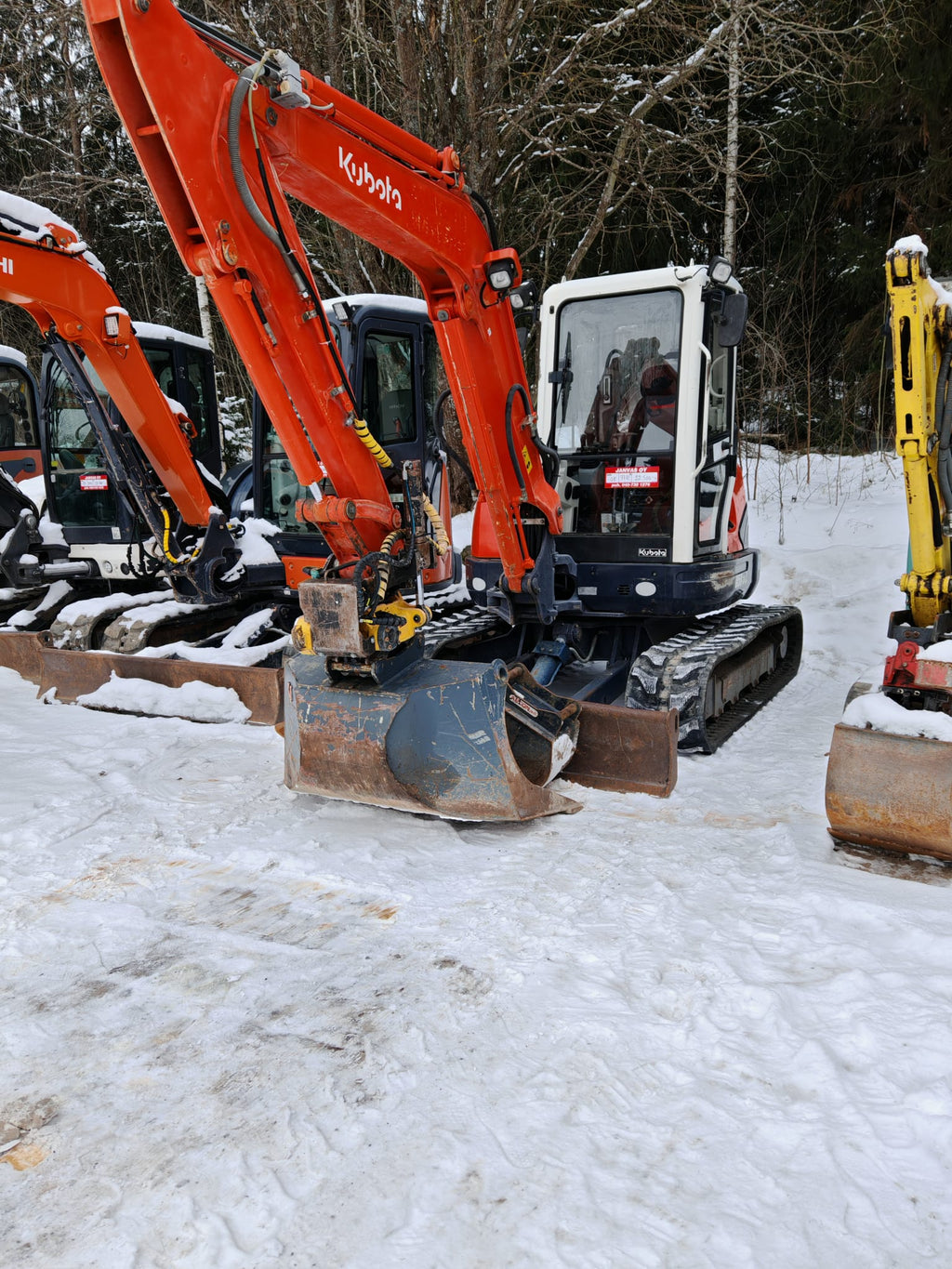 Kaivinkone 5000kg Kubota U50-3 kumitelakaivinkone engcon pyörittäjällä