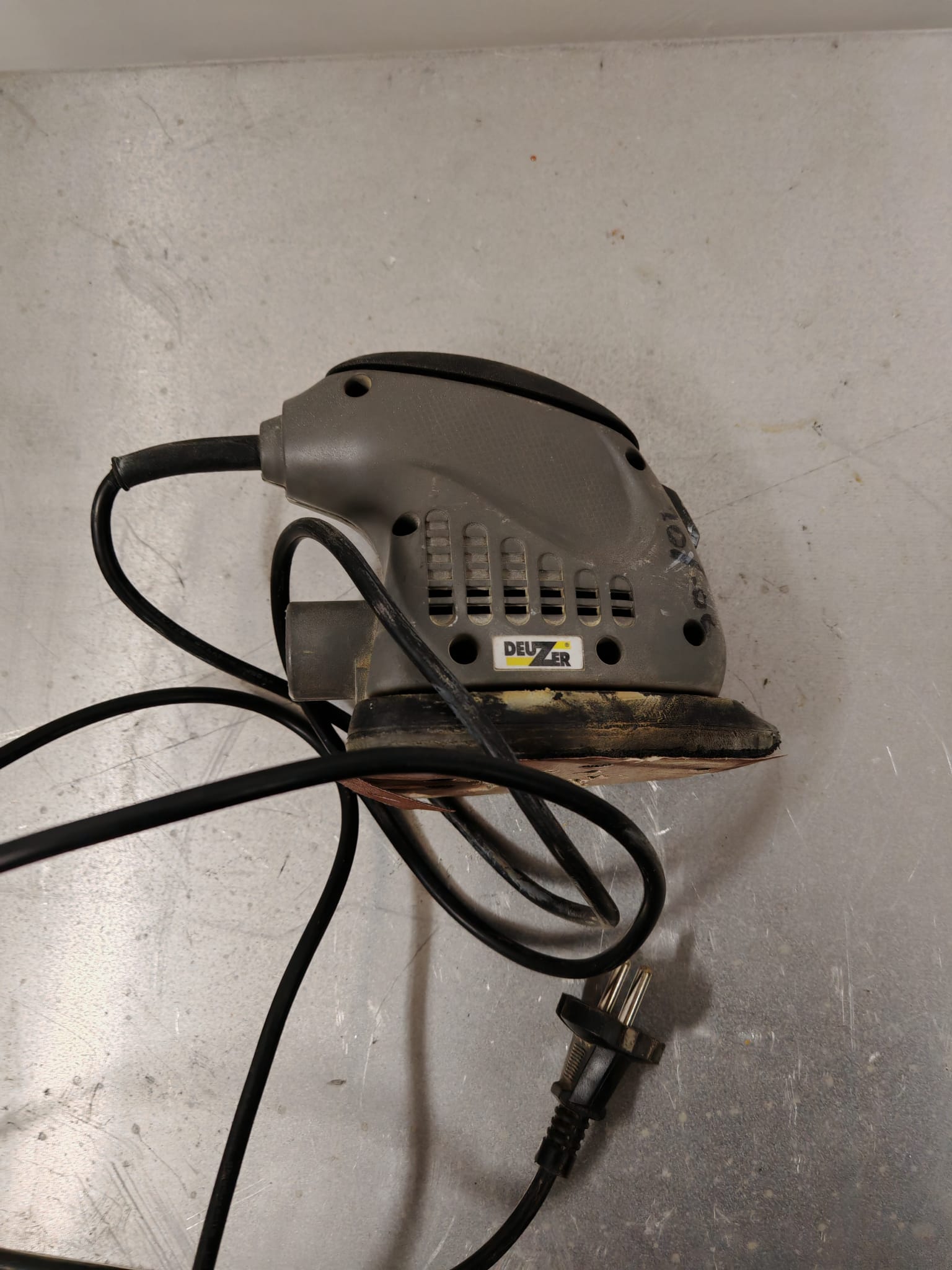 Hiomahiiri 230 V vuokralle