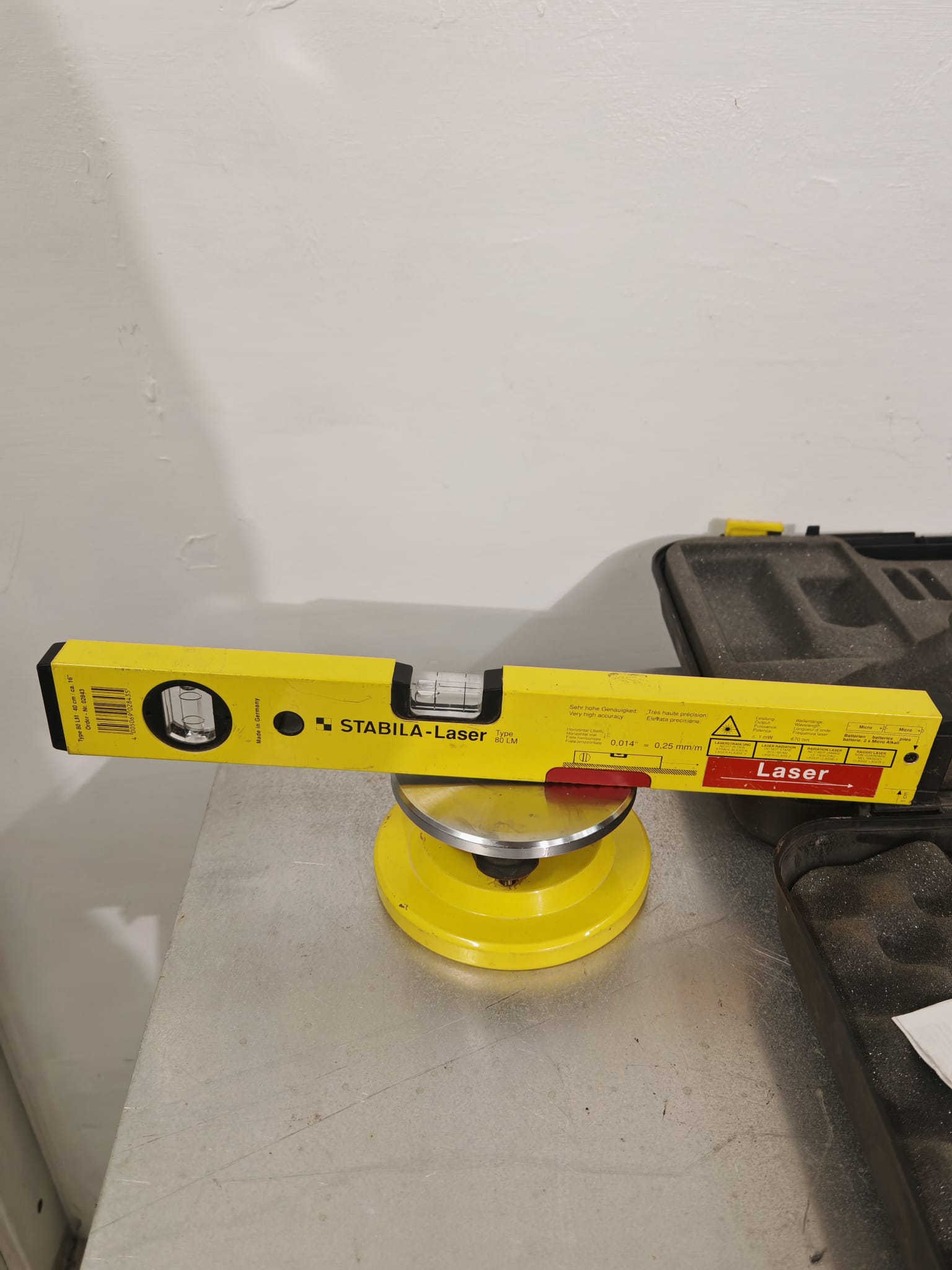 Laservesivaaka tasaavalla alustalla vuokralle