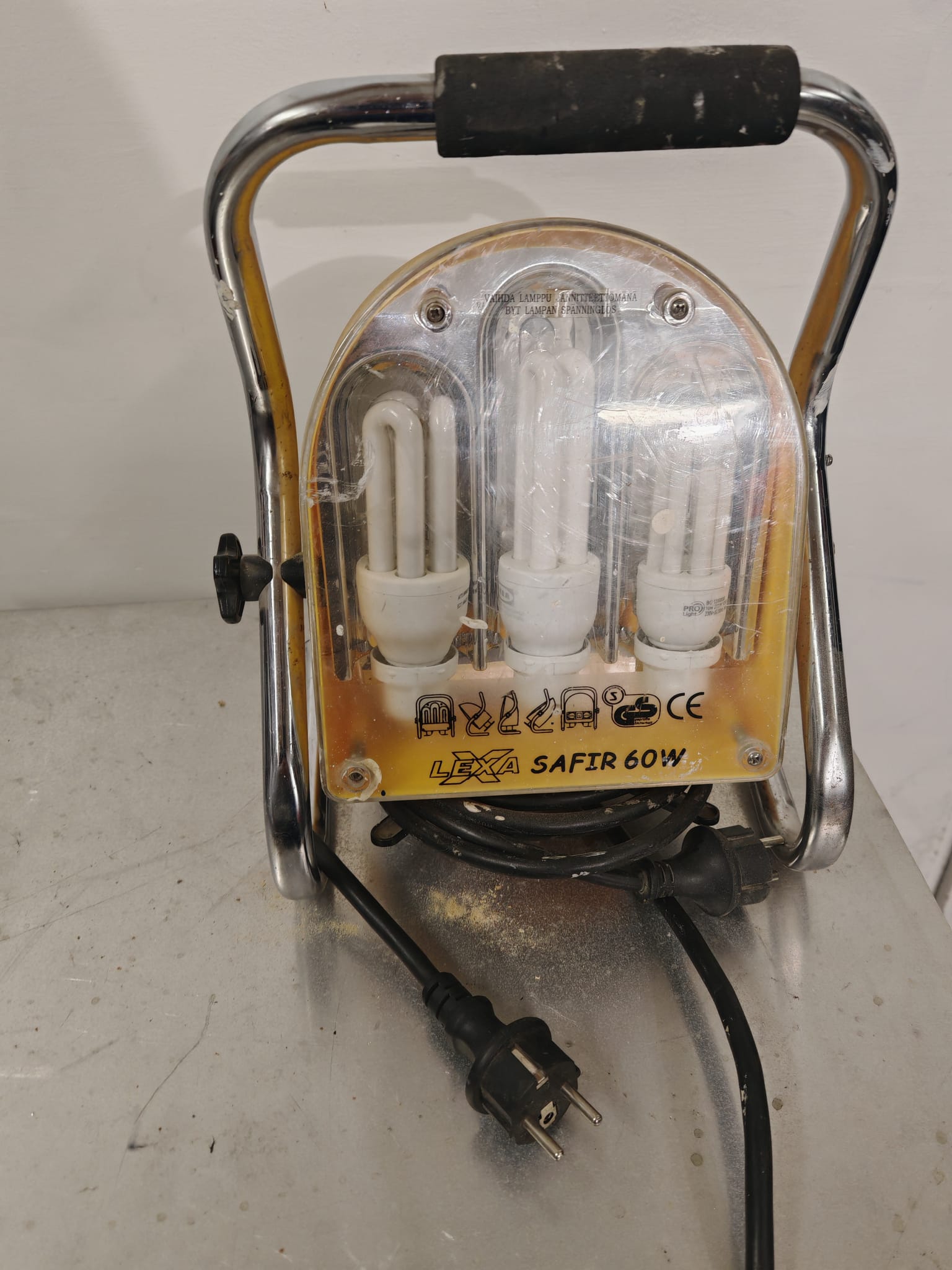 230 V työvalo vuokralle – turvallinen ja kirkas valaistus