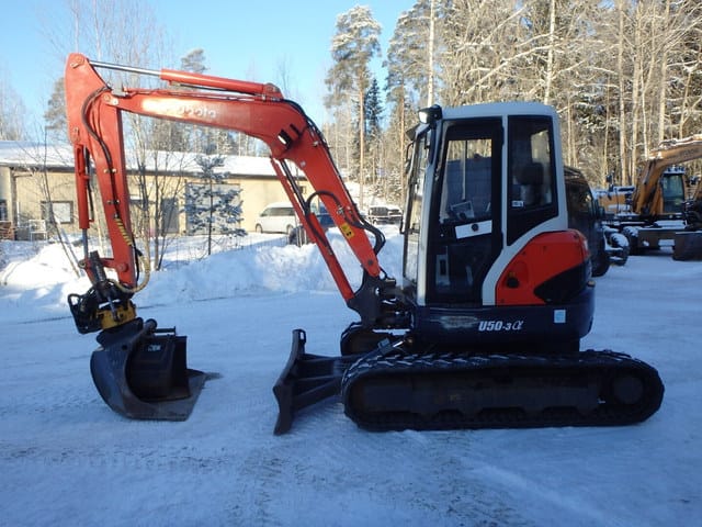 Kaivinkone 5000kg Kubota U50-3 kumitelakaivinkone engcon pyörittäjällä