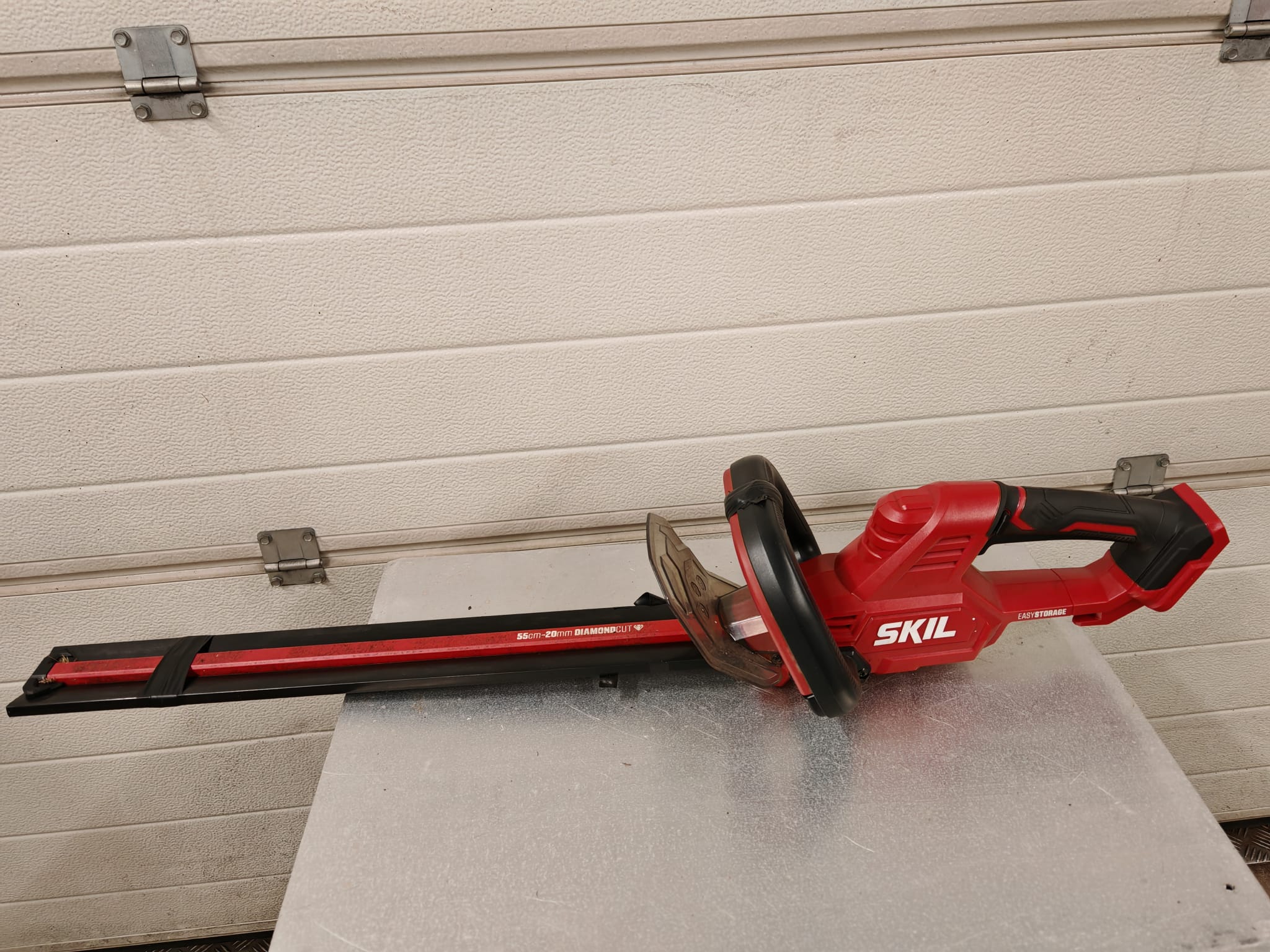 Akkupensasleikkuri 2-akulla