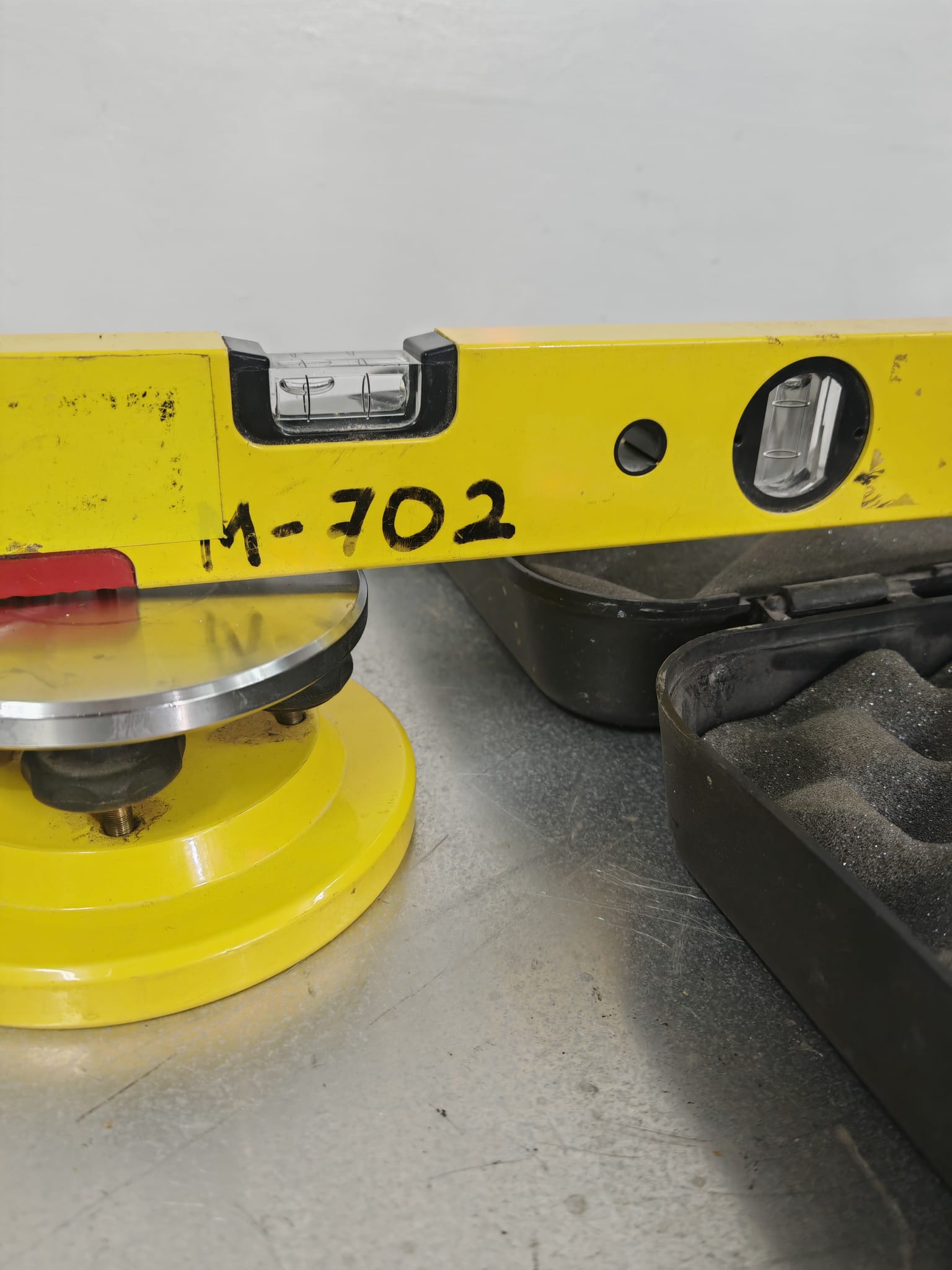 Laservesivaaka tasaavalla alustalla vuokralle