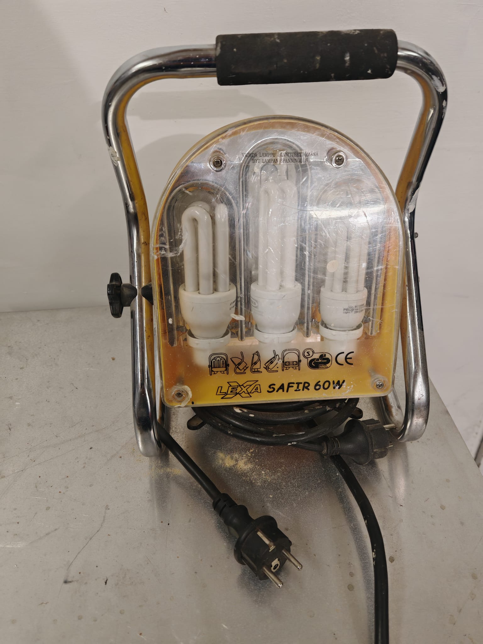 230 V työvalo vuokralle – turvallinen ja kirkas valaistus