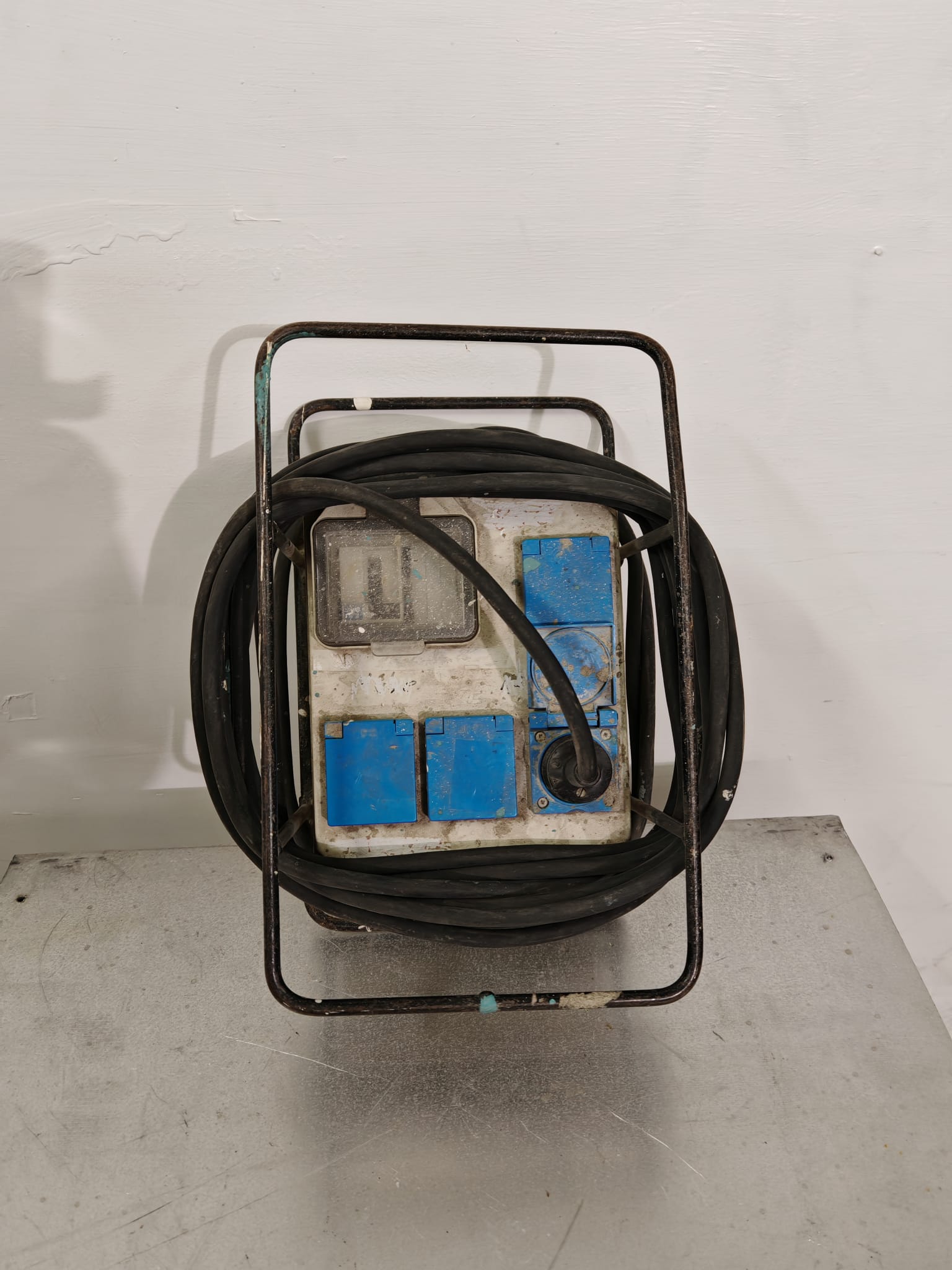 Sähkökeskus 230 V vuokralle