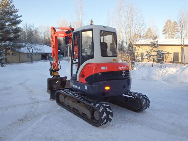 Kaivinkone 5000kg Kubota U50-3 kumitelakaivinkone engcon pyörittäjällä