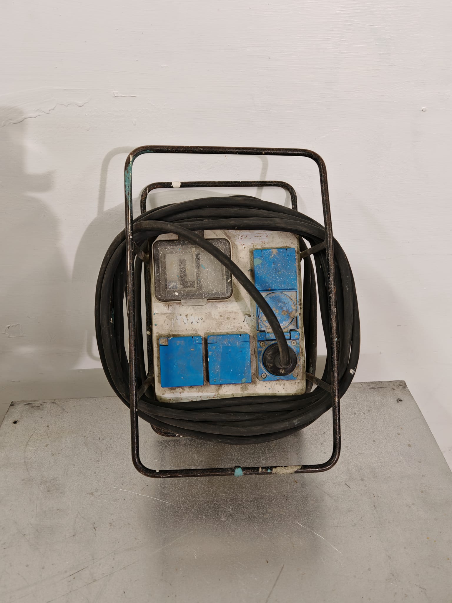 Sähkökeskus 230 V vuokralle