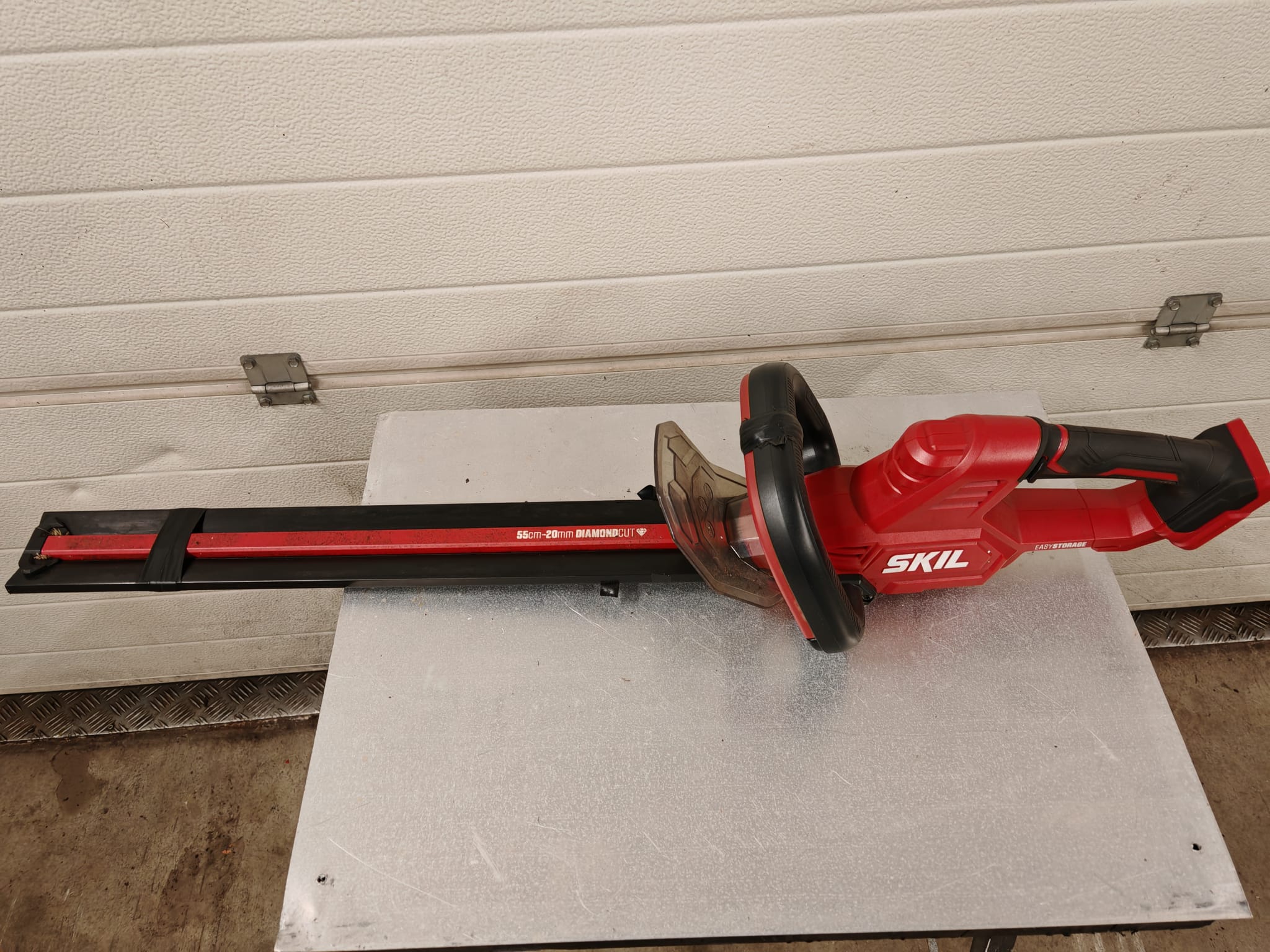 Akkupensasleikkuri 2-akulla